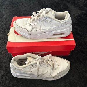 NIKE air max white athletic lace up shoes sneakers women’s 8